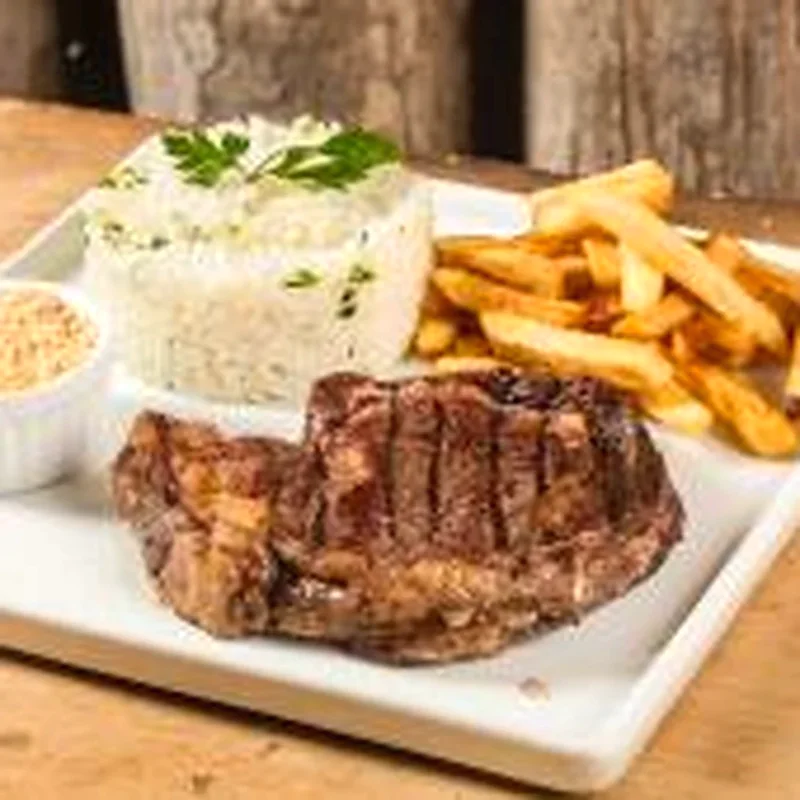 Beef de Ancho com Arroz Basmati, Farofa e Batata Palito